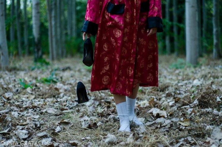 Foto Taenzerin im Wald_Stueck Katakama_Foto von Rita Gratacos