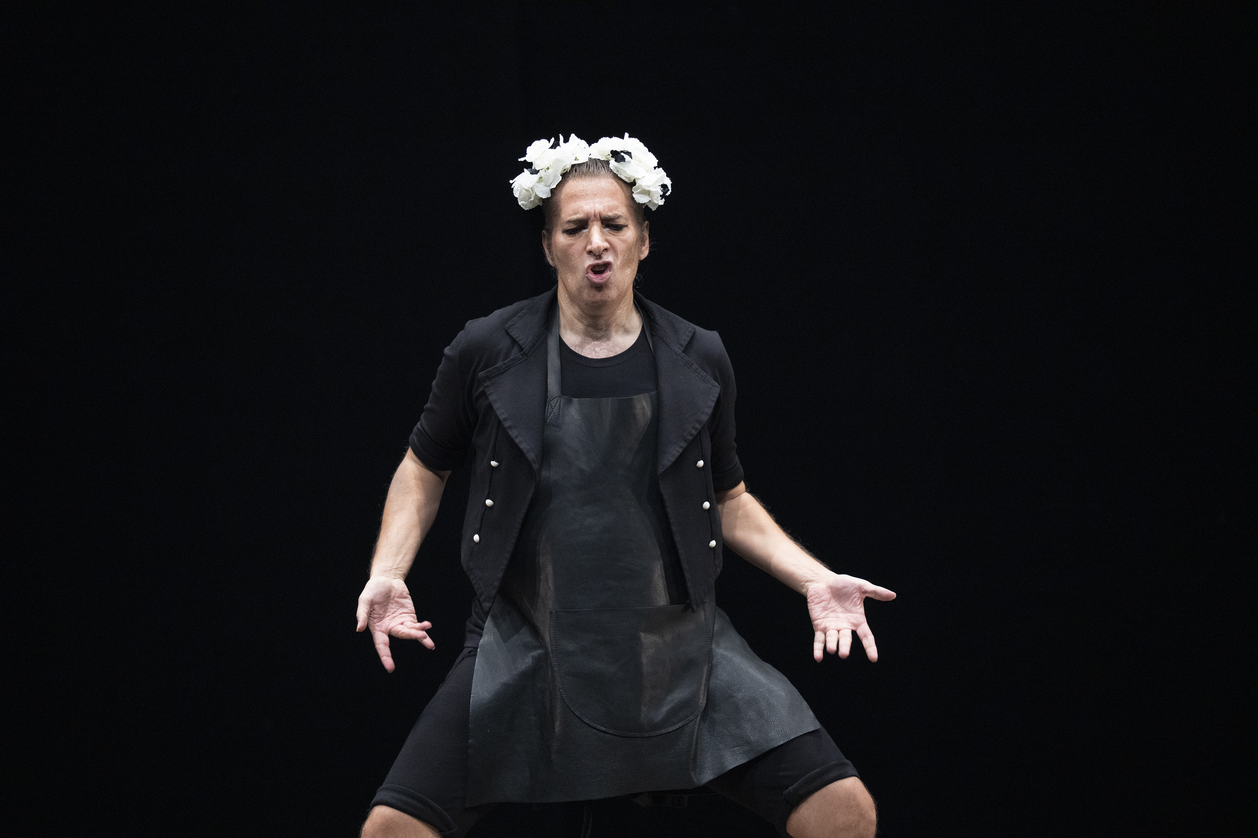Israel Galván presenta Bolero de Blanco y negro en el teatro de La Maestranza, Sevilla, a 26 de septiembre de 2026. Fotografia: Archivo fotográfico Bienal de Flamenco @Laura León