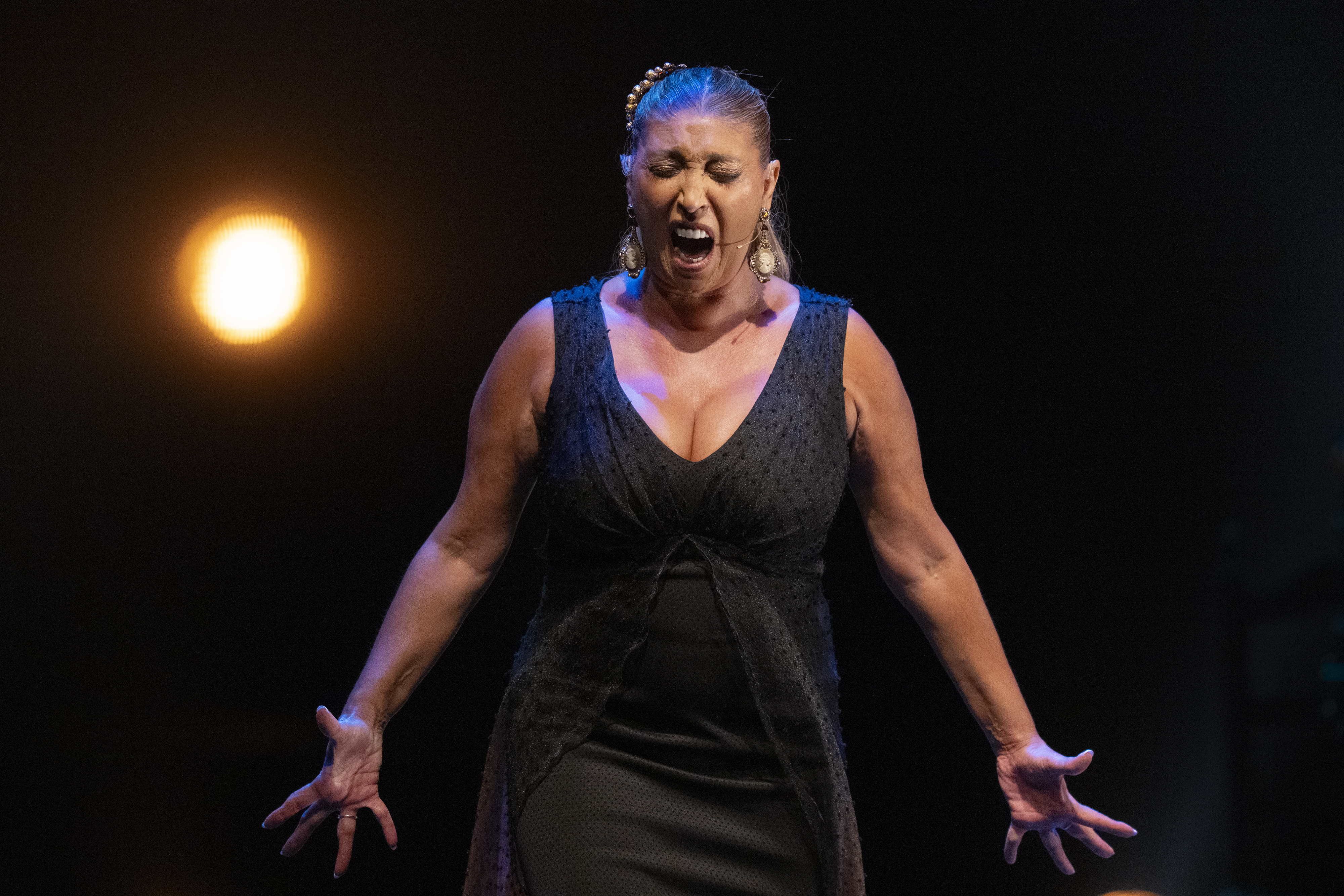 ESPERANZA FERNÁNDEZ, DUQUENDE, JOSÉ VALENCIA, PEPE TORRES Y NAZARET REYES - presentan A canela y clavo en el teatro de La Maestranza, Sevilla, a 24 de septiembre de 2026. Fotografia: archivo fotográfico Bienal de Flamenco @Laura León