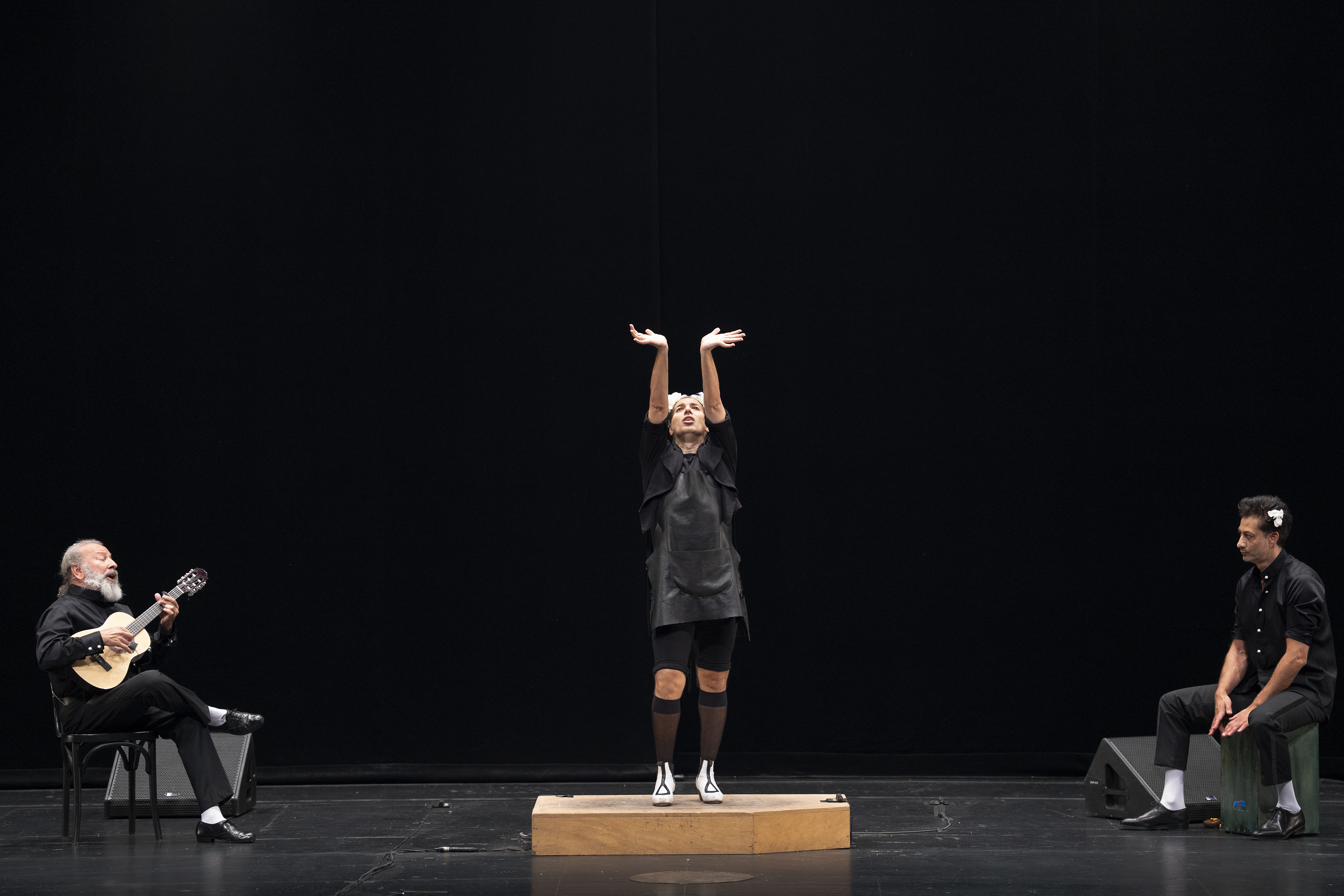 Israel Galván presenta Bolero de Blanco y negro en el teatro de La Maestranza, Sevilla, a 26 de septiembre de 2026. Fotografia: Archivo fotográfico Bienal de Flamenco @Laura León